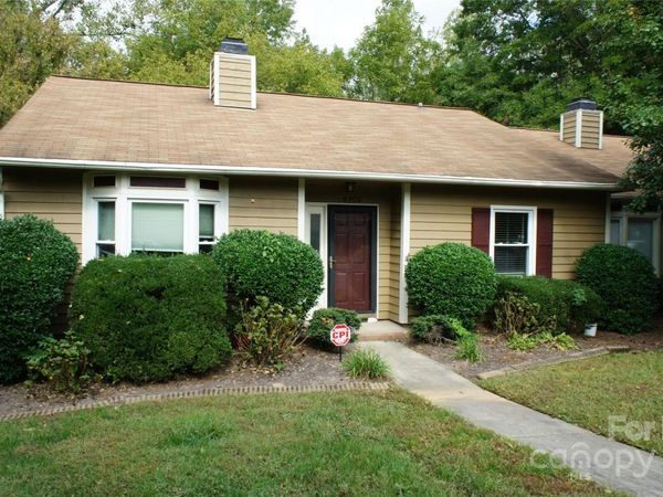 8306 Summerglen Circle, Charlotte, NC 28227