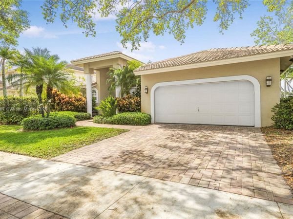 2943 Oakbrook Dr, Weston, FL 33332
