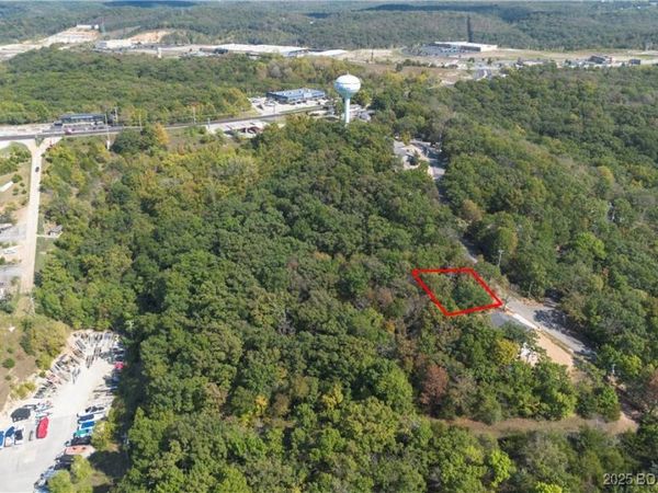 Red Oak Drive, Lake Ozark, MO 65049