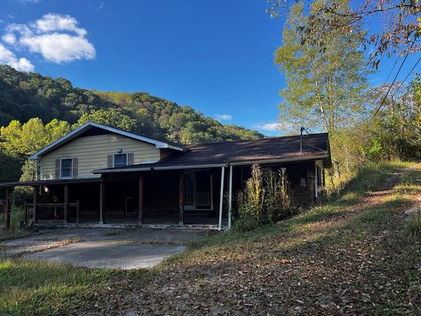 131 Jimmy's Rock Rd, ARNETT, WV 25007