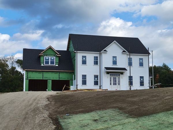 22 Bayliss Way, Uxbridge, MA 01569