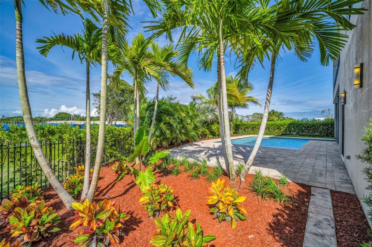 16709 Botaniko Drive North, Weston, FL 33326 Photo