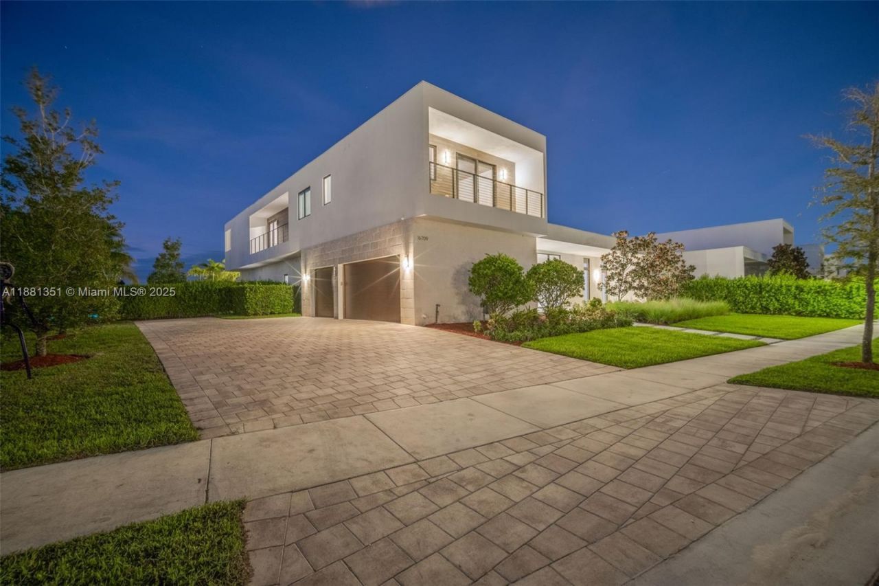 16709 Botaniko Drive North, Weston, FL 33326 Photo