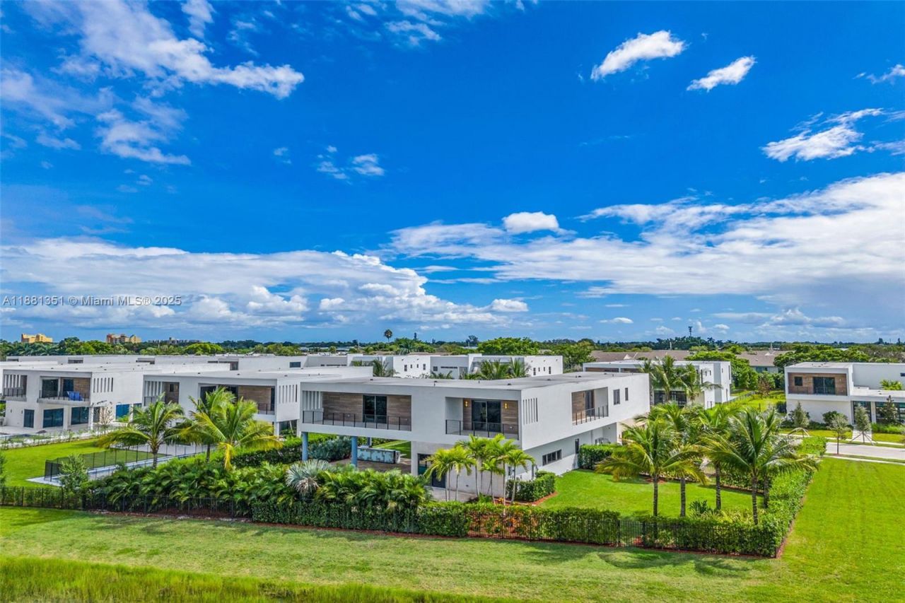 16709 Botaniko Drive North, Weston, FL 33326 Photo