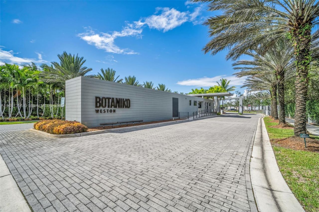 16709 Botaniko Drive North, Weston, FL 33326 Photo