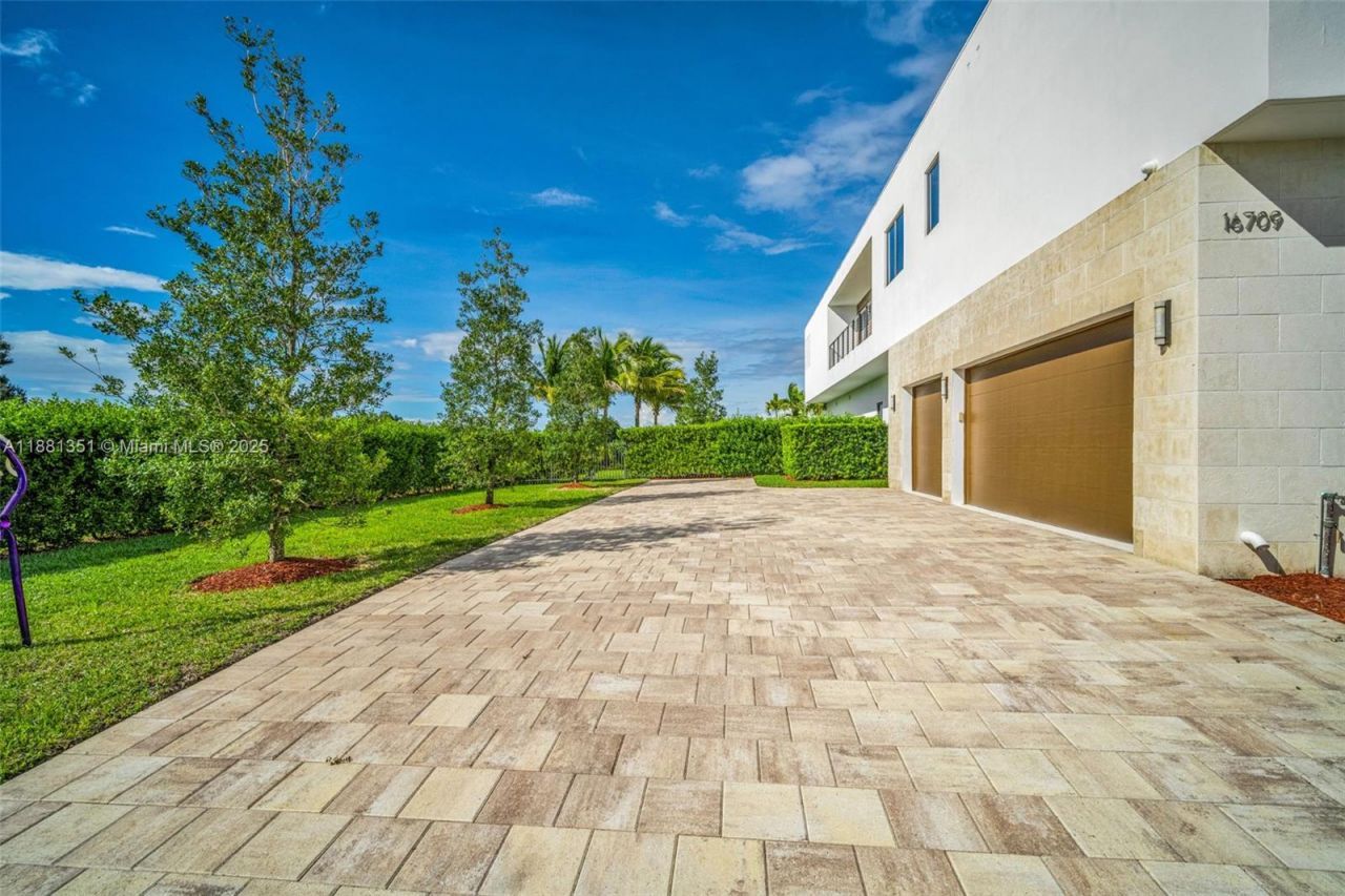 16709 Botaniko Drive North, Weston, FL 33326 Photo