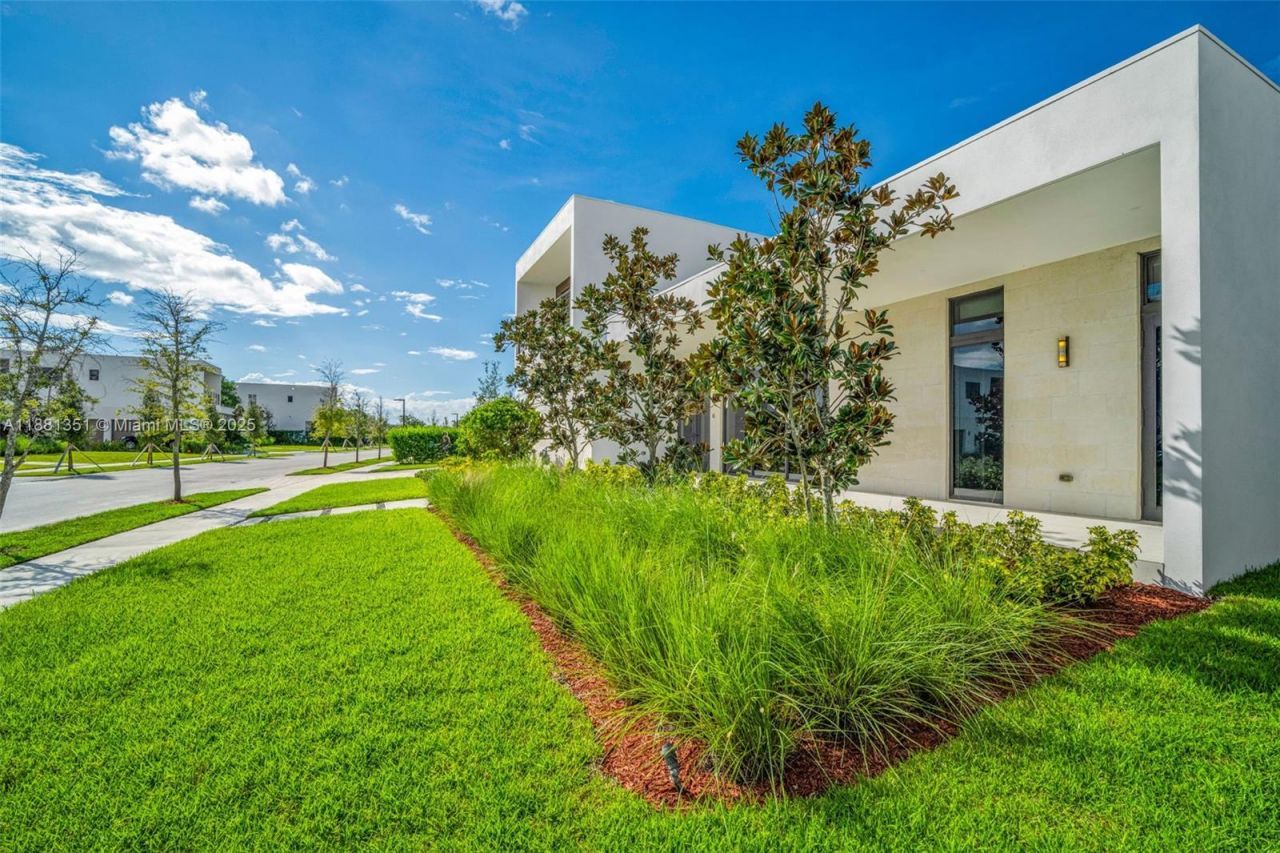 16709 Botaniko Drive North, Weston, FL 33326 Photo