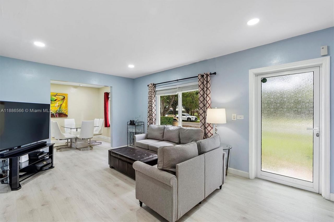 11028 NW 2nd Ave, Miami Shores, FL 33168 Photo