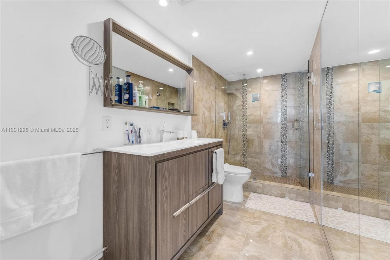 5838 Collins Ave, Unit 11B, Miami Beach, FL 33140 Photo