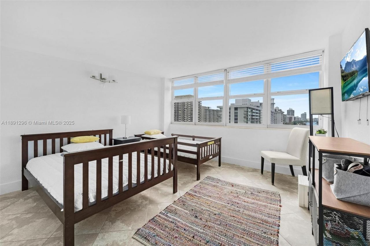 5838 Collins Ave, Unit 11B, Miami Beach, FL 33140 Photo