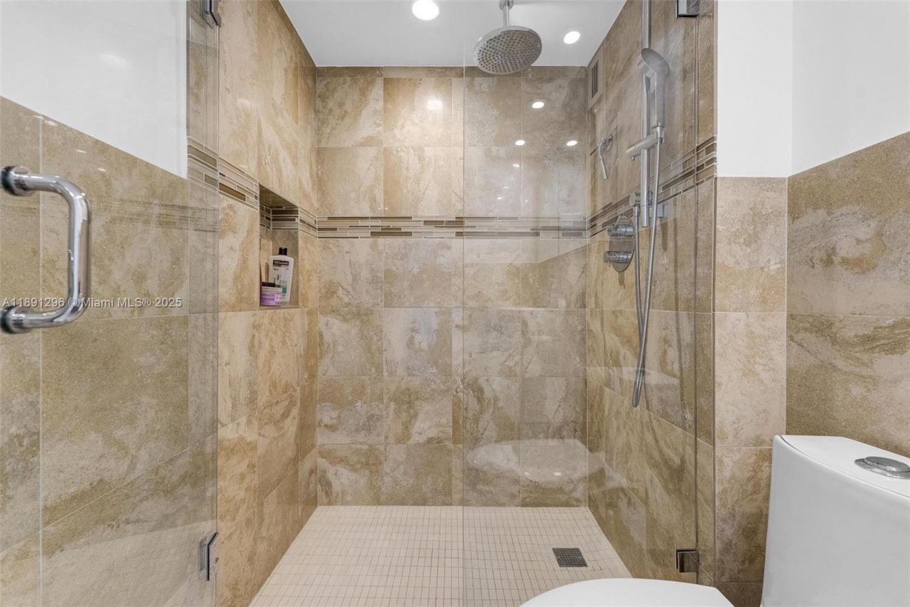 5838 Collins Ave, Unit 11B, Miami Beach, FL 33140 Photo