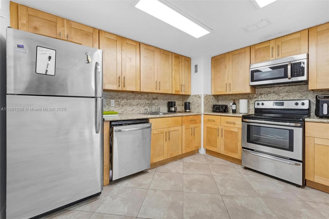 5838 Collins Ave, Unit 11B, Miami Beach, FL 33140 Photo