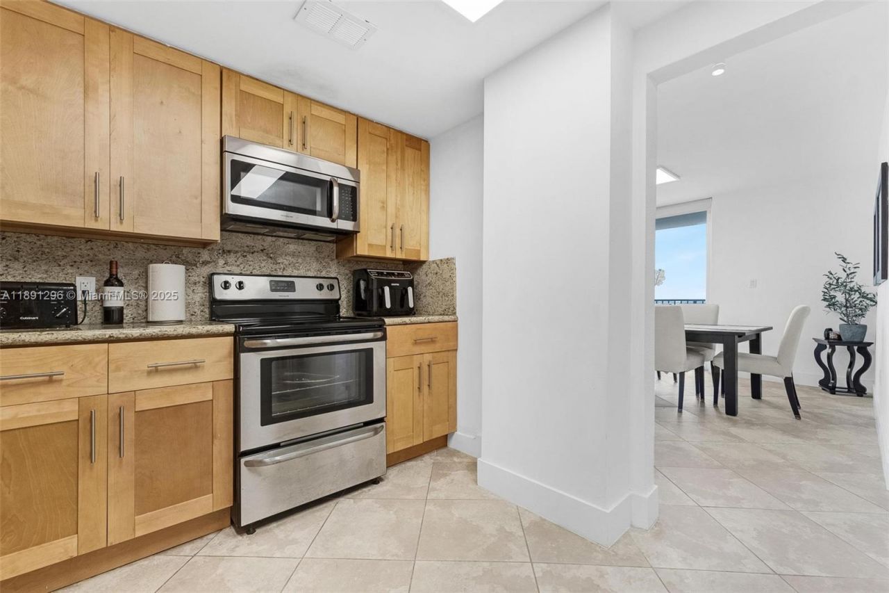 5838 Collins Ave, Unit 11B, Miami Beach, FL 33140 Photo