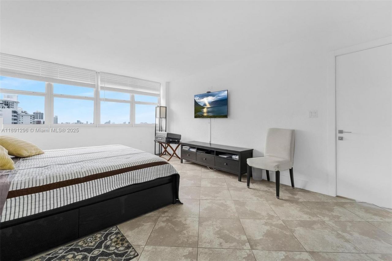 5838 Collins Ave, Unit 11B, Miami Beach, FL 33140 Photo