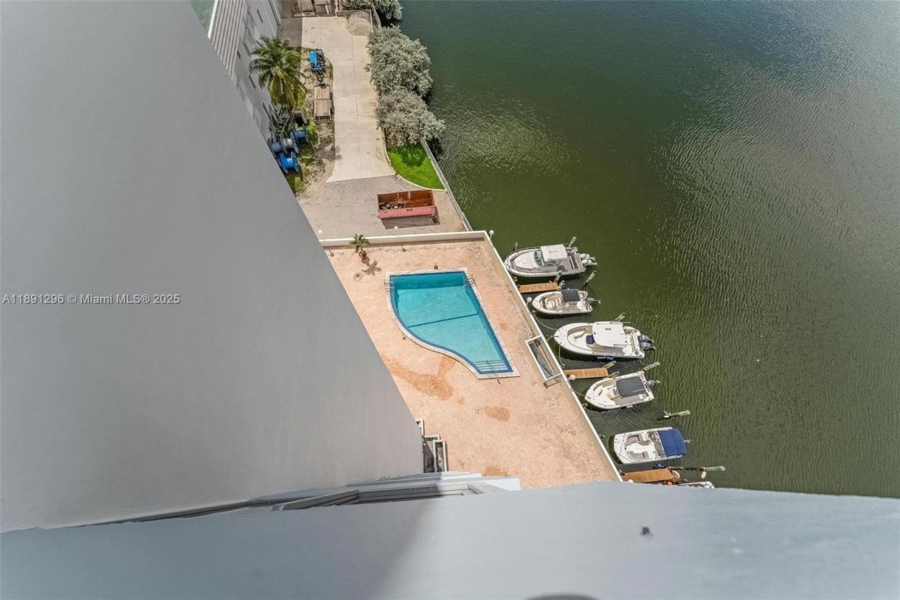 5838 Collins Ave, Unit 11B, Miami Beach, FL 33140 Photo