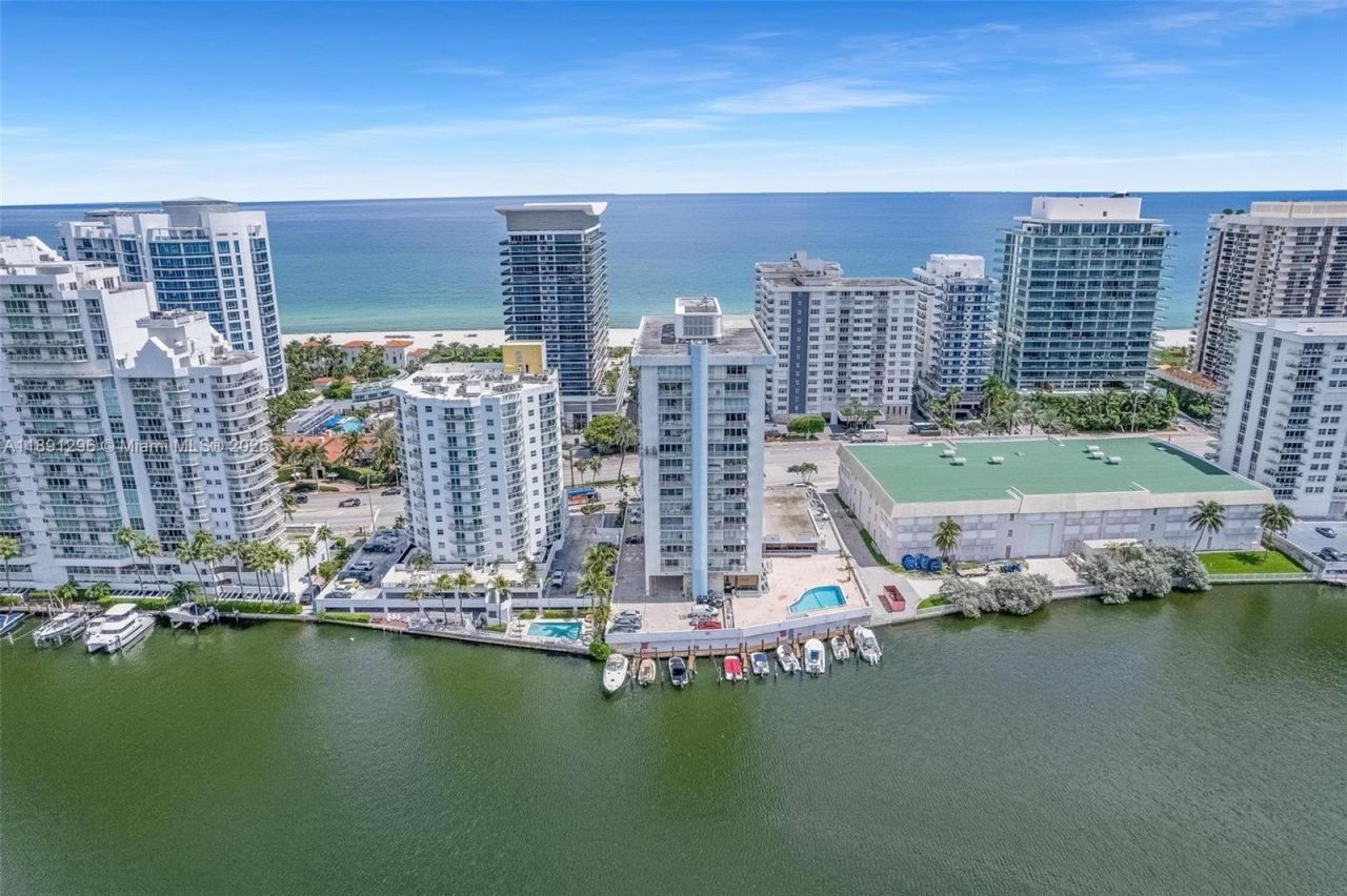 5838 Collins Ave, Unit 11B, Miami Beach, FL 33140 Photo