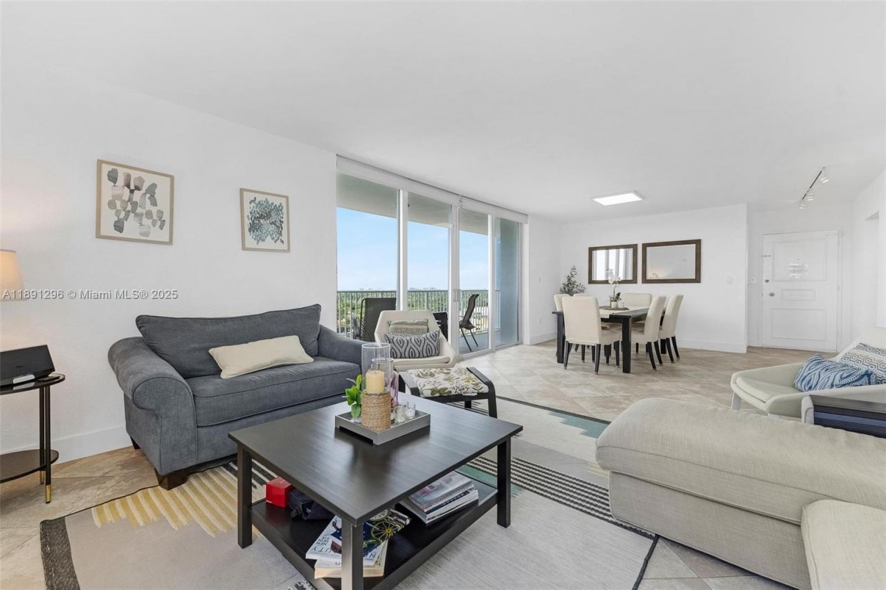 5838 Collins Ave, Unit 11B, Miami Beach, FL 33140 Photo