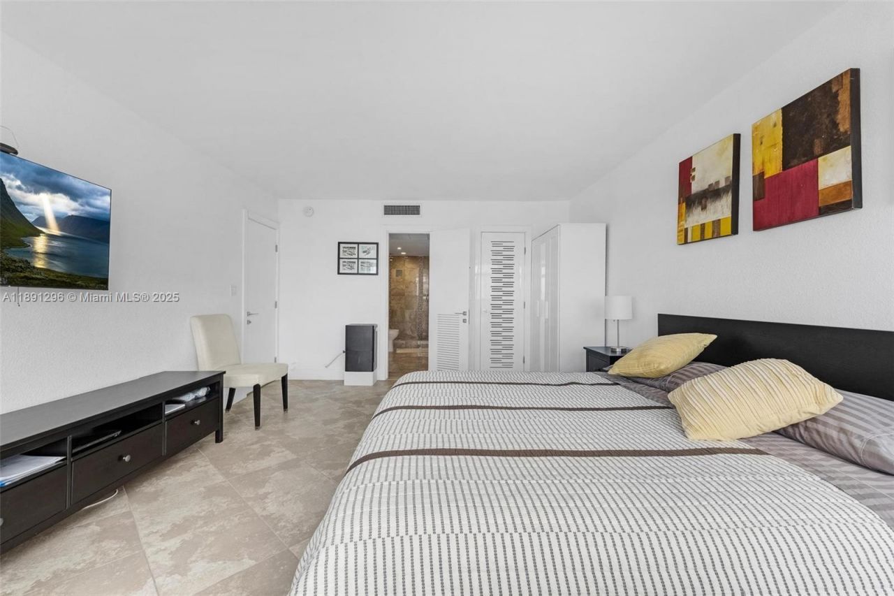 5838 Collins Ave, Unit 11B, Miami Beach, FL 33140 Photo