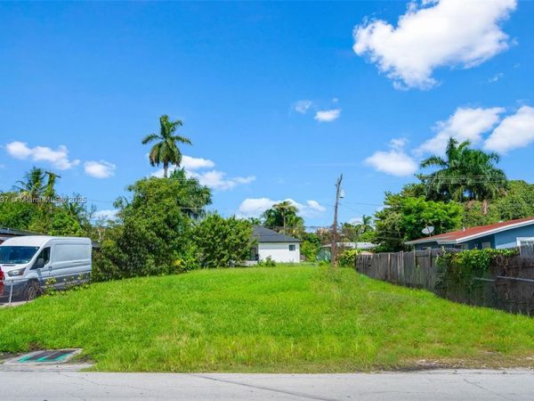 1453 NE 117th St, Miami, FL 33161