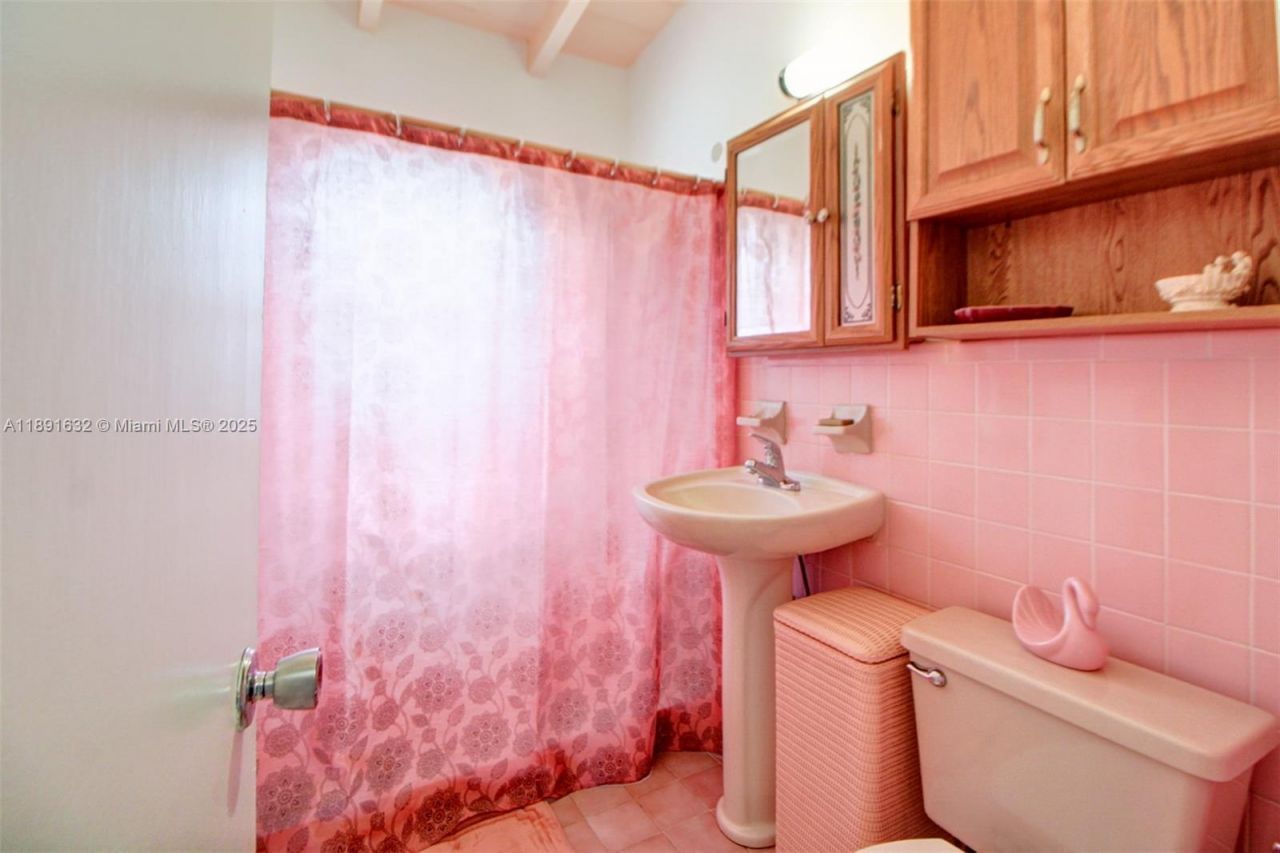 8330 NW 33rd Ave, Miami, FL 33147 Photo