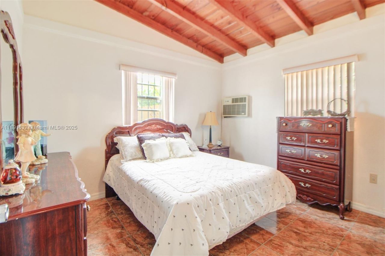 8330 NW 33rd Ave, Miami, FL 33147 Photo