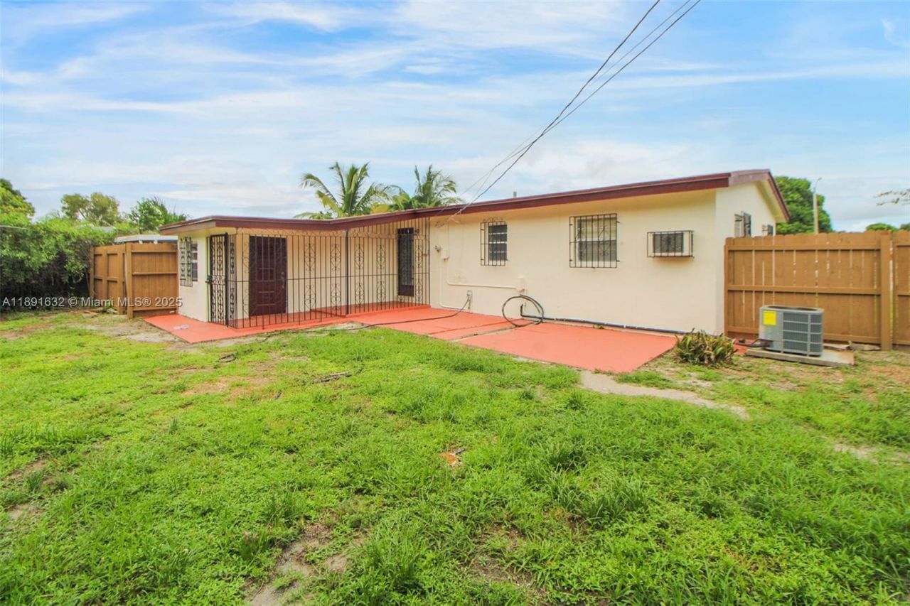 8330 NW 33rd Ave, Miami, FL 33147 Photo