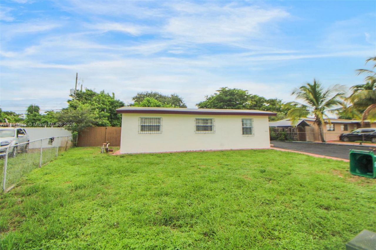 8330 NW 33rd Ave, Miami, FL 33147 Photo