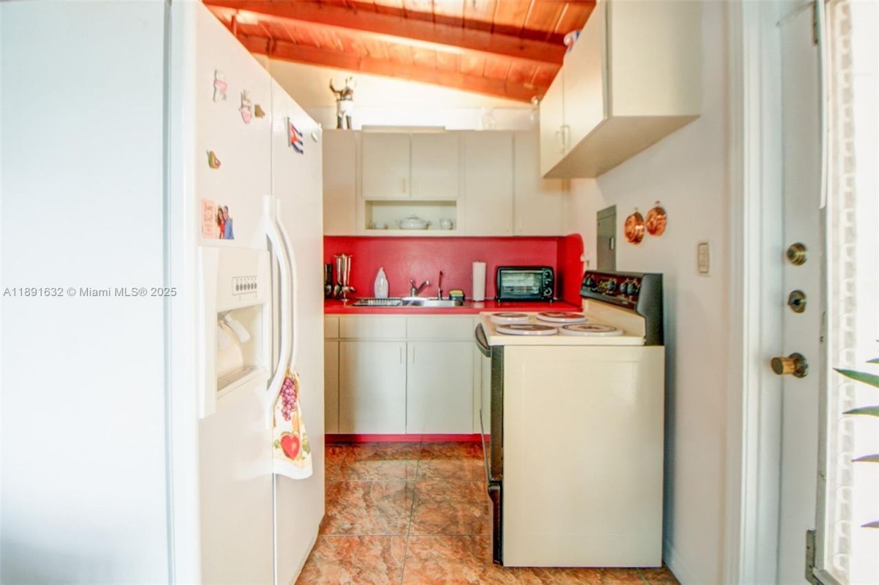 8330 NW 33rd Ave, Miami, FL 33147 Photo