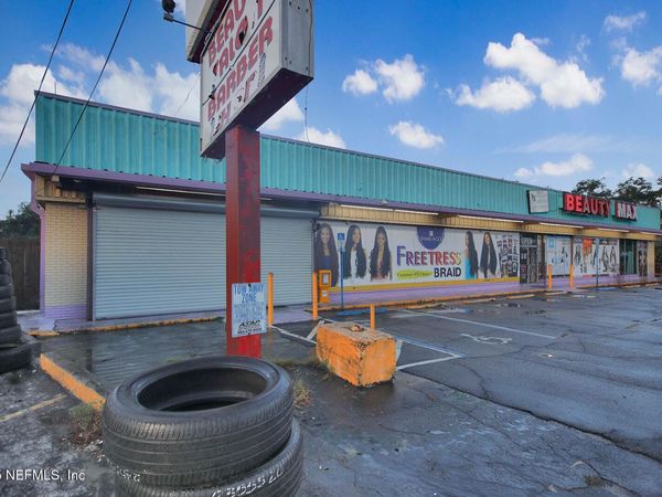 5804 BEACH Boulevard, Jacksonville, FL 32207