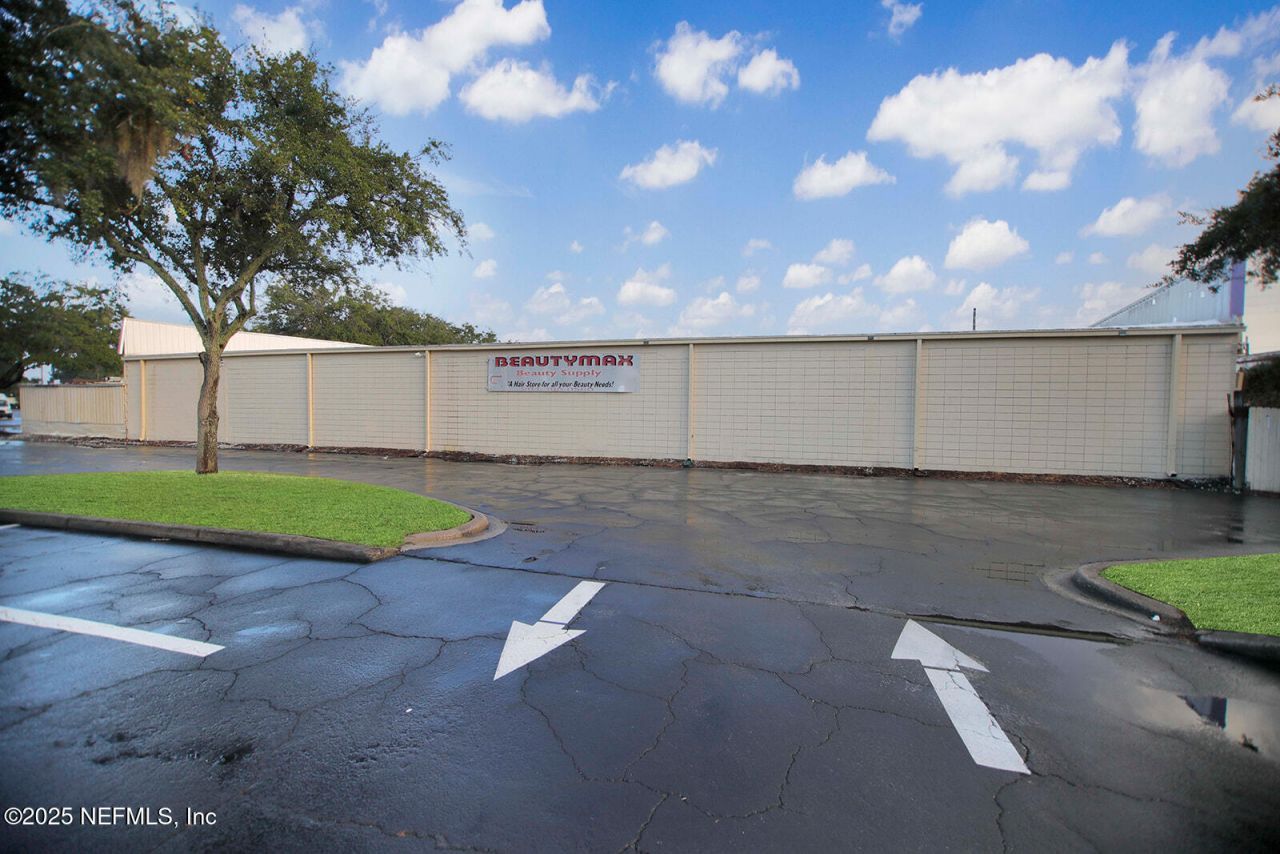 5804 Beach Boulevard, Jacksonville, FL 32207 Photo