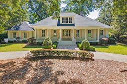 563 Lantana Circle photo 4