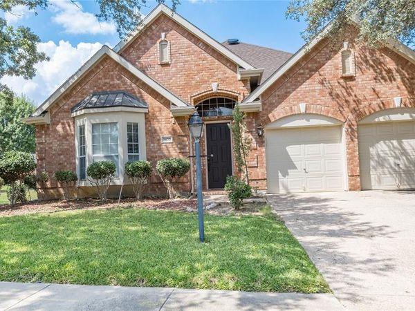 2405 Pine Hollow Court, Arlington, TX 76006
