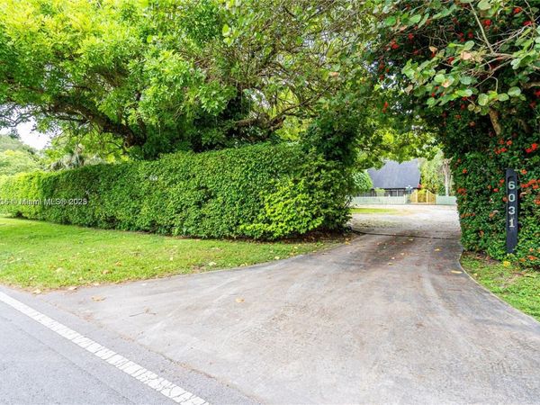 6031 SW 82nd Ave, Miami, FL 33143