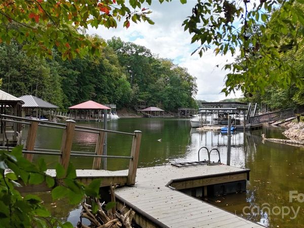 204 S Harbor Watch Drive, Statesville, NC 28677