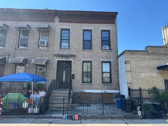 186 Howard Avenue, Brooklyn, NY 11233 Main Photo