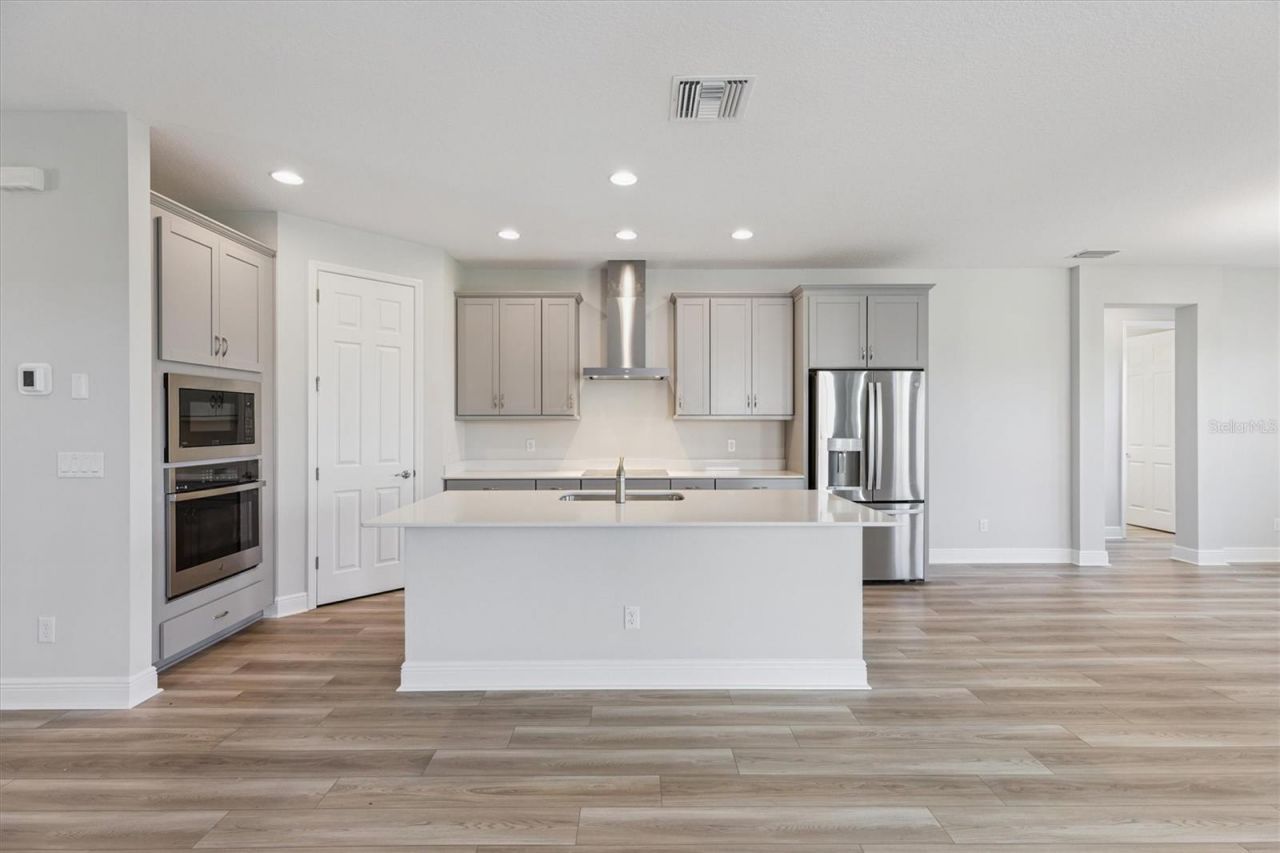 9711 Surrey Rose Drive, San Antonio, FL 33576 Photo