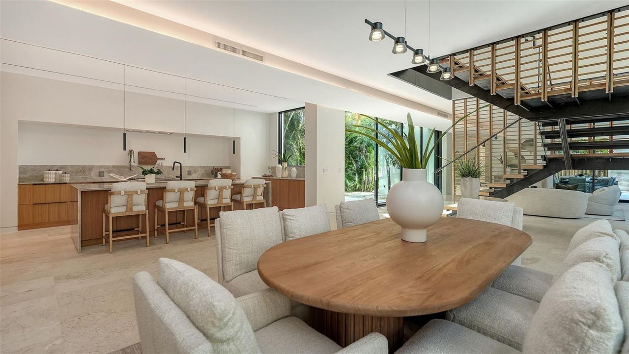 1642 Bahia Vista Street, Sarasota, FL 34239 Photo