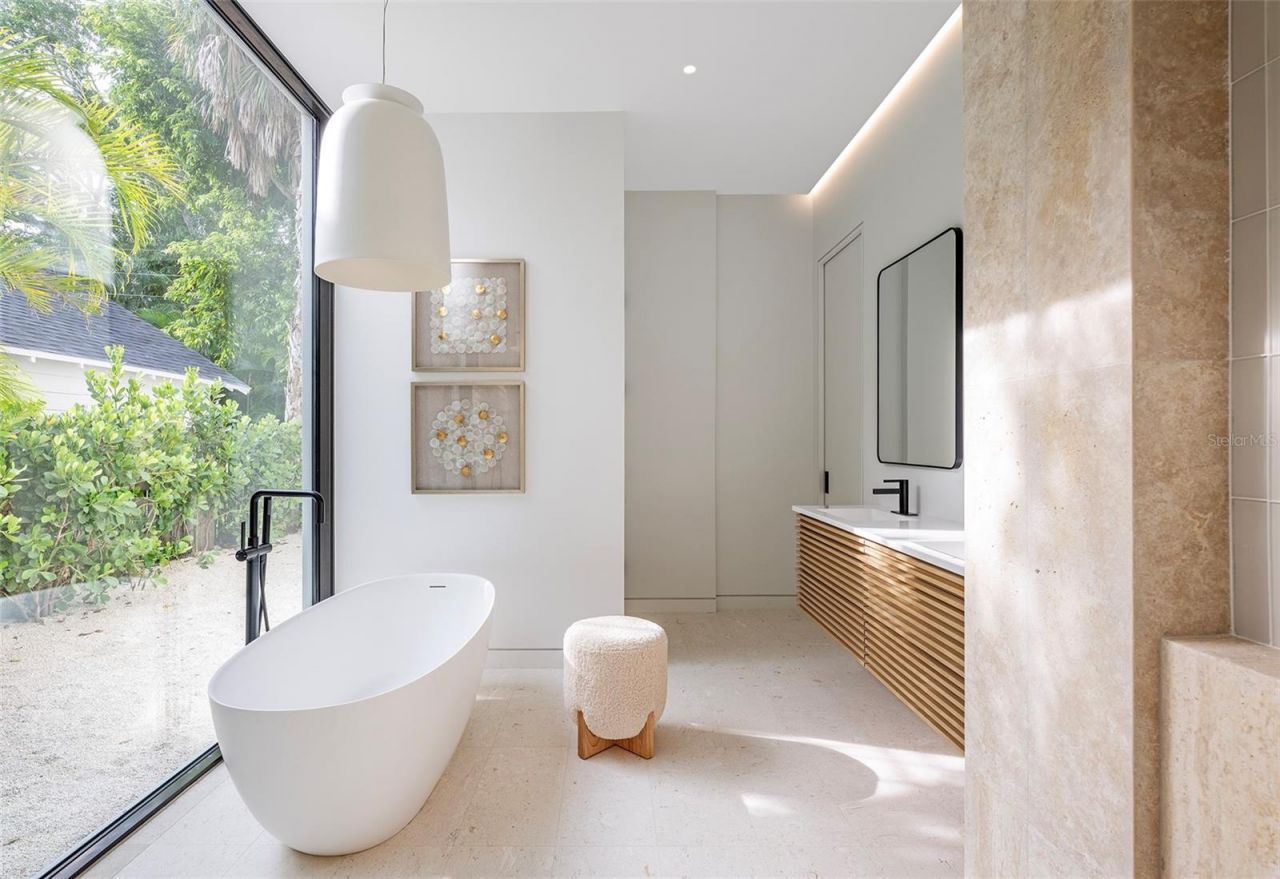 1642 Bahia Vista Street, Sarasota, FL 34239 Photo