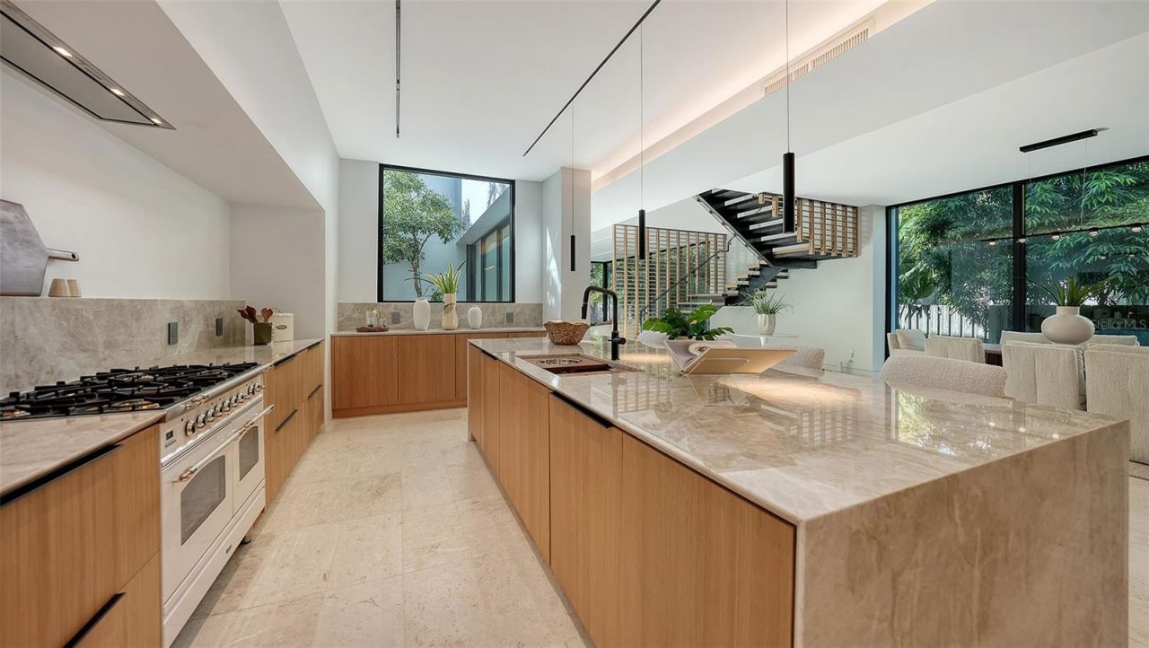 1642 Bahia Vista Street, Sarasota, FL 34239 Photo