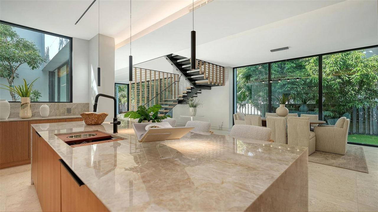 1642 Bahia Vista Street, Sarasota, FL 34239 Photo