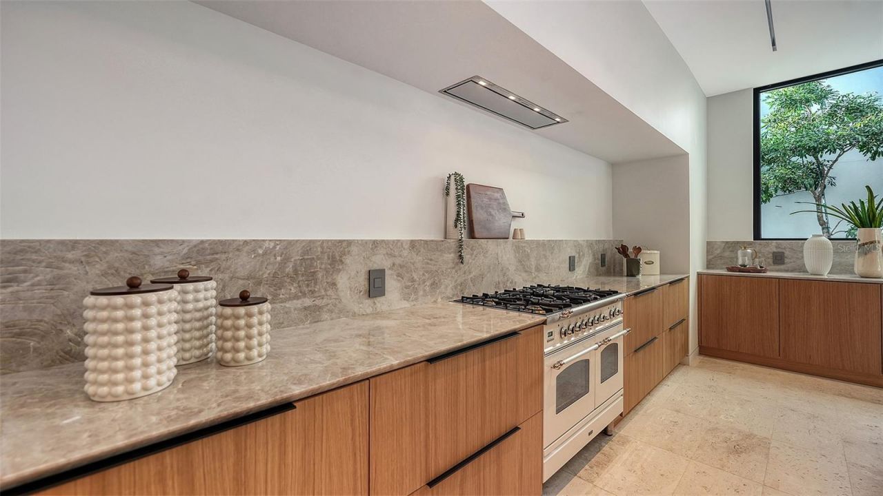 1642 Bahia Vista Street, Sarasota, FL 34239 Photo