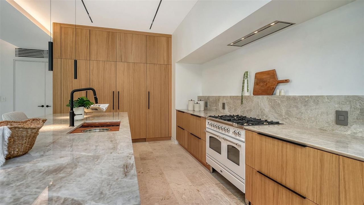 1642 Bahia Vista Street, Sarasota, FL 34239 Photo