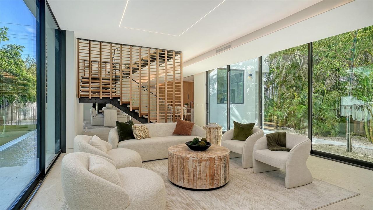 1642 Bahia Vista Street, Sarasota, FL 34239 Photo