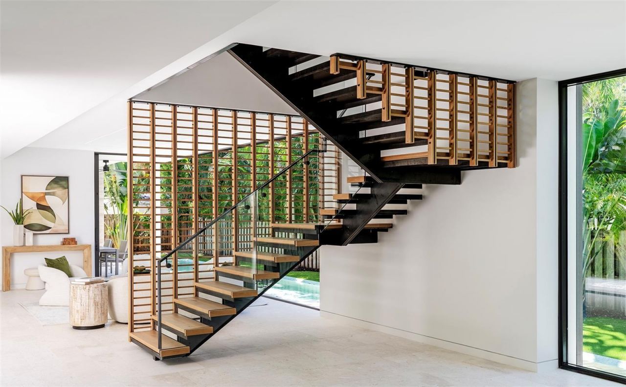 1642 Bahia Vista Street, Sarasota, FL 34239 Photo