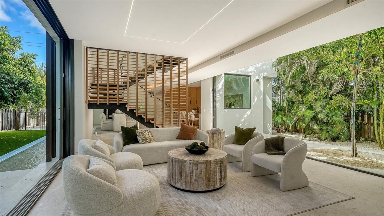 1642 Bahia Vista Street, Sarasota, FL 34239 Photo