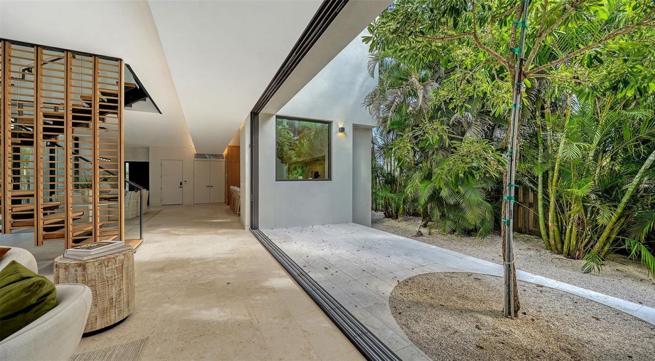 1642 Bahia Vista Street, Sarasota, FL 34239 Photo