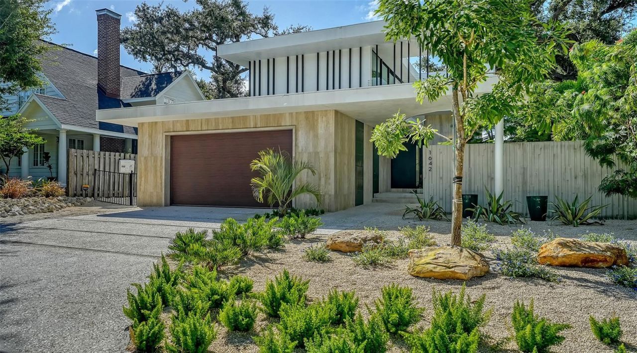 1642 Bahia Vista Street, Sarasota, FL 34239 Photo