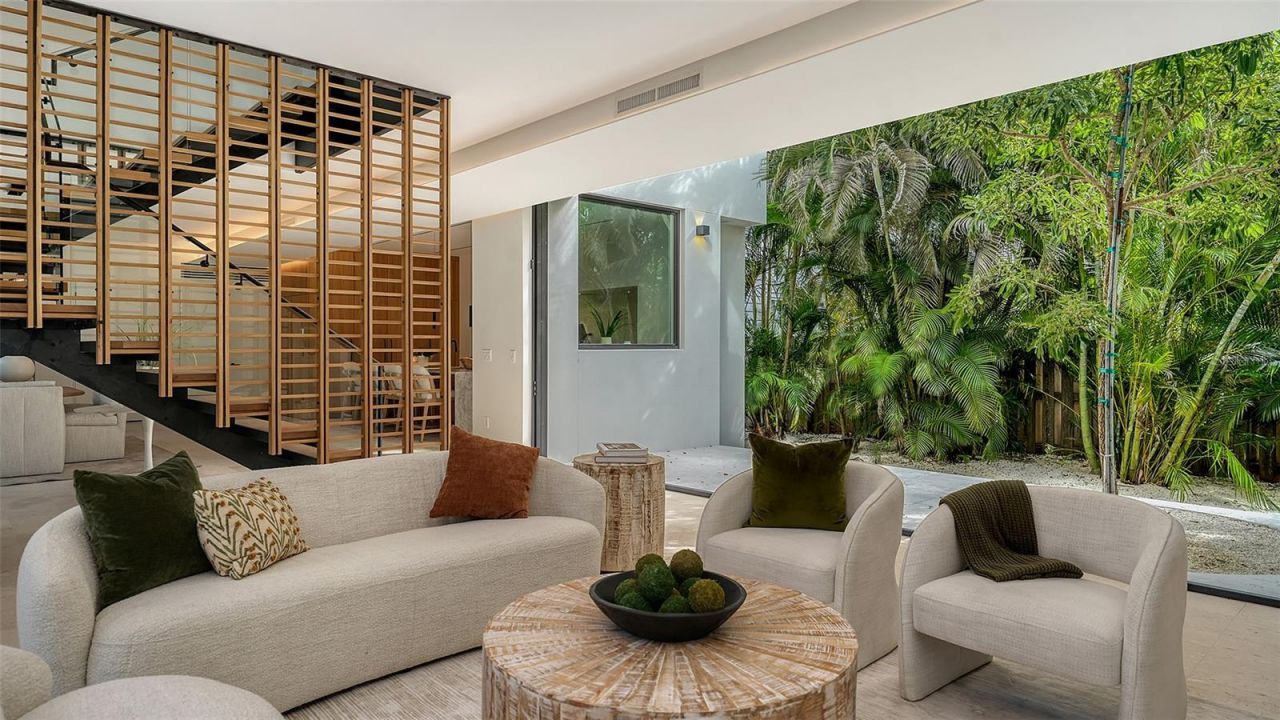 1642 Bahia Vista Street, Sarasota, FL 34239 Photo