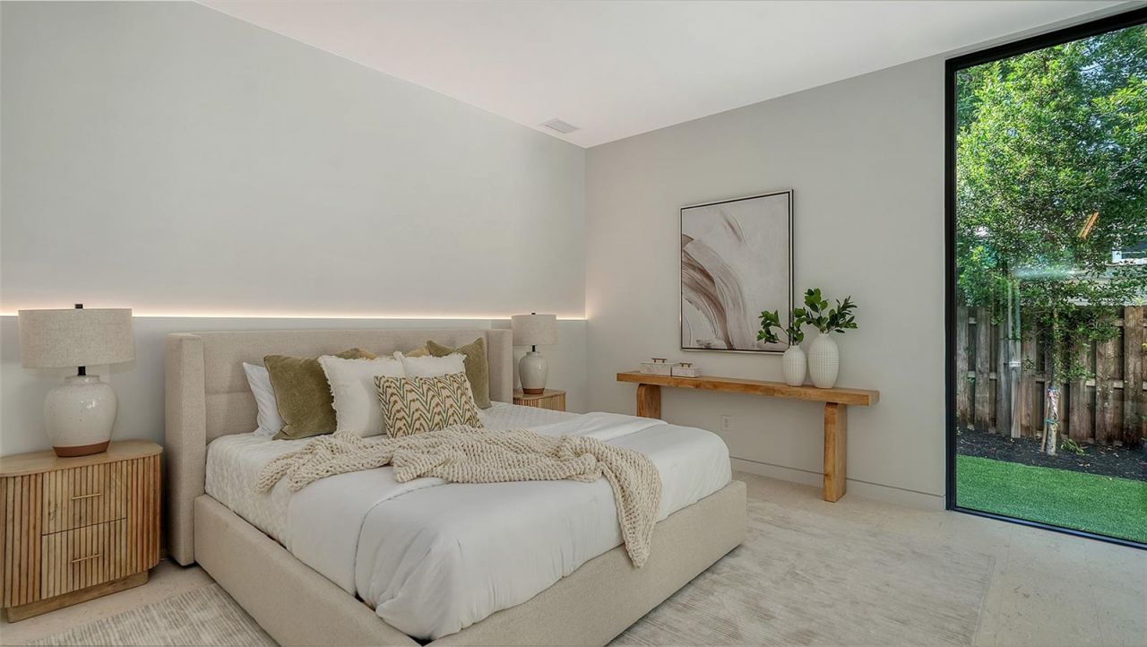 1642 Bahia Vista Street, Sarasota, FL 34239 Photo