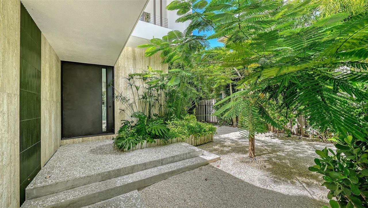 1642 Bahia Vista Street, Sarasota, FL 34239 Photo